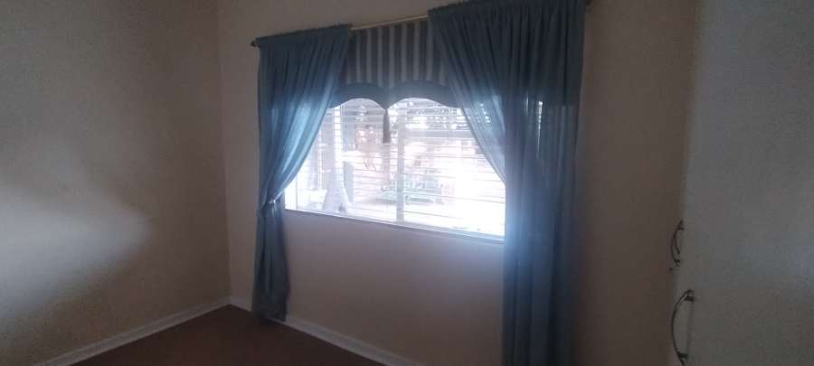 4 Bedroom Property for Sale in Flamingo Park Free State